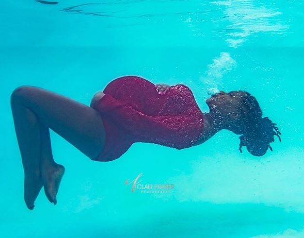 Zenande Mfenyana shares beautiful maternity shoot pics